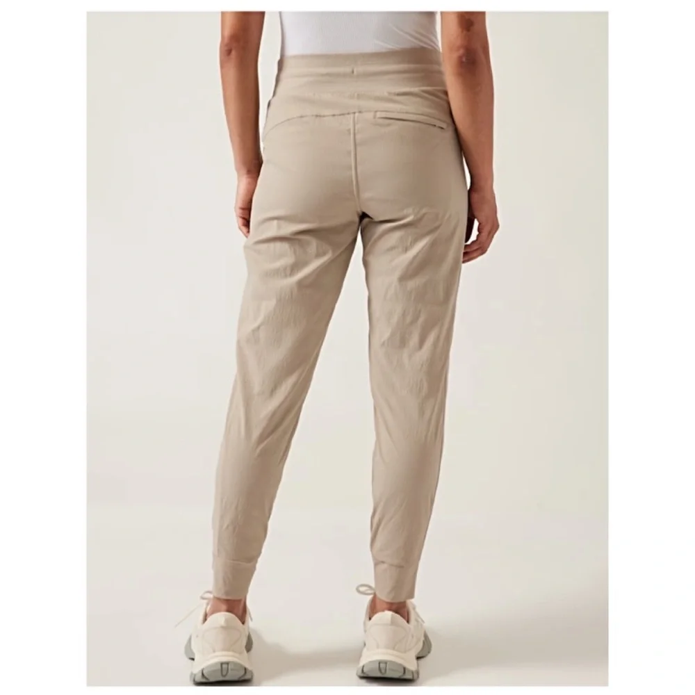 🔥 ATHLETA Trekkie North Jogger Lightweight Pants & 2-Way Stretch NWT’S-$90 - Picture 5 of 7